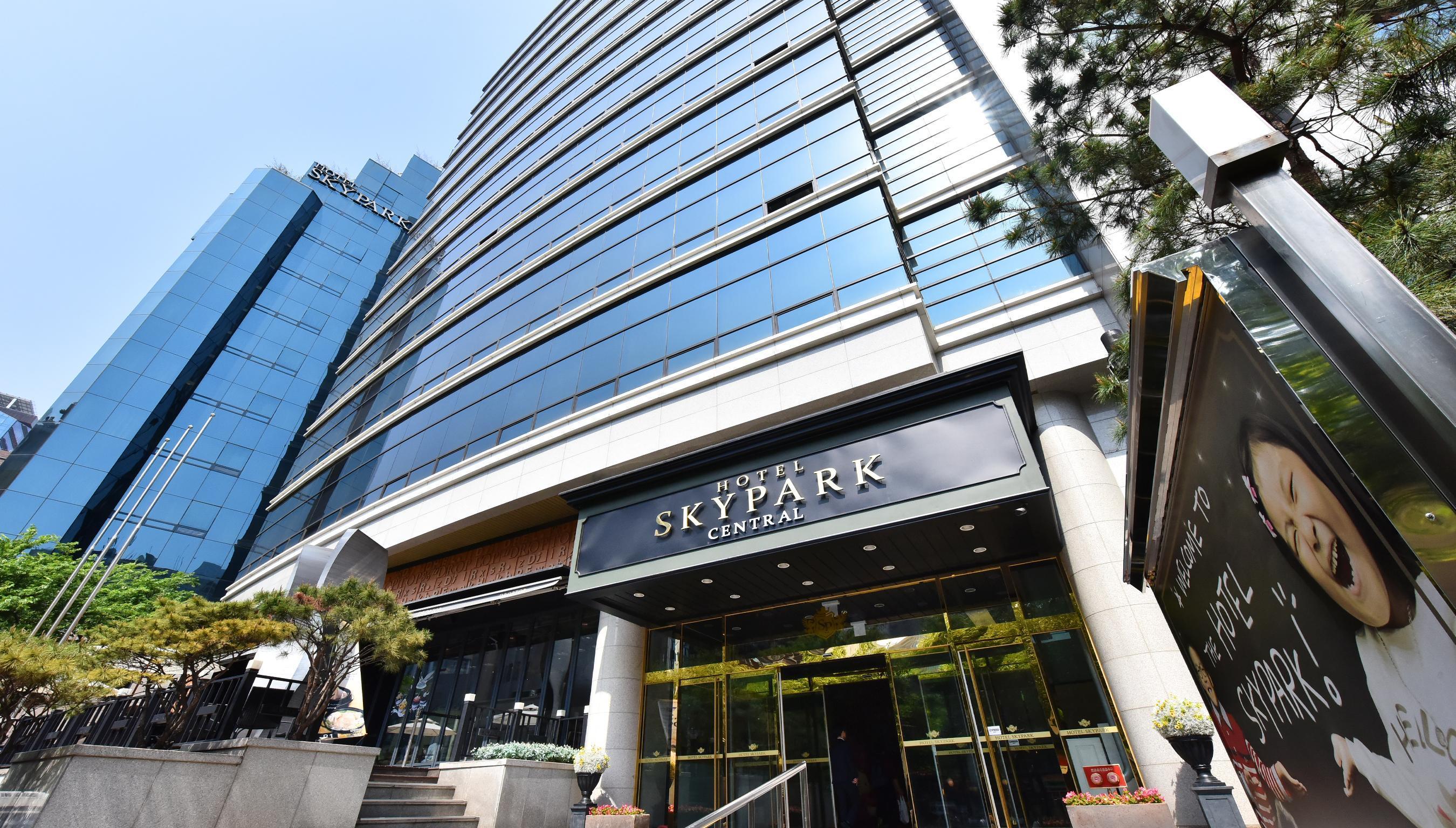 Hotel Skypark Central Myeongdong Seoul Exterior photo
