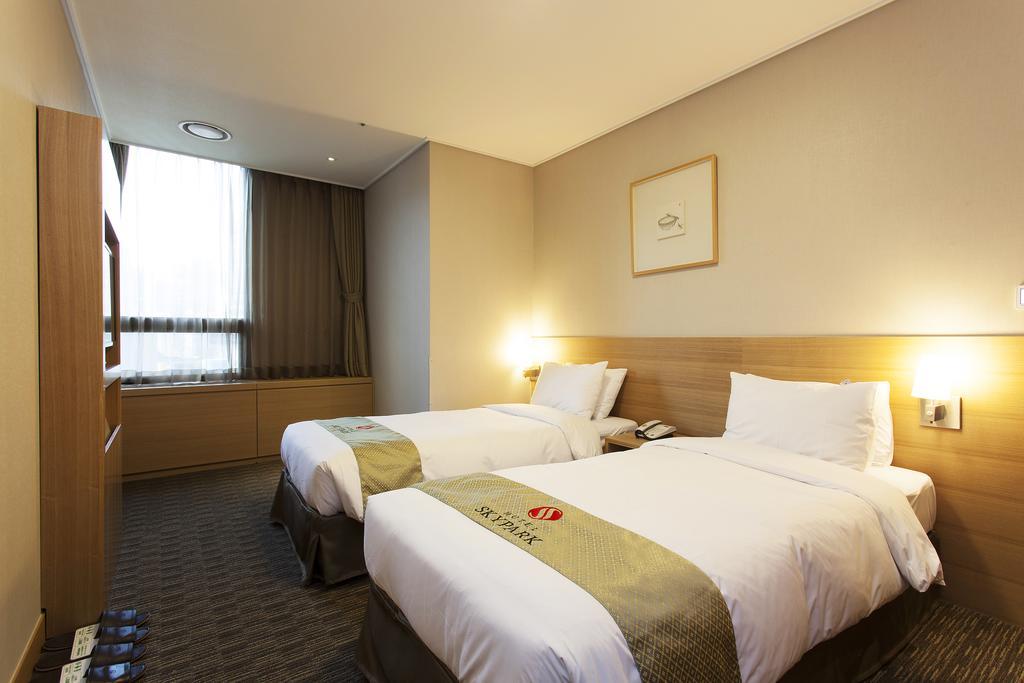 Hotel Skypark Central Myeongdong Seoul Exterior photo